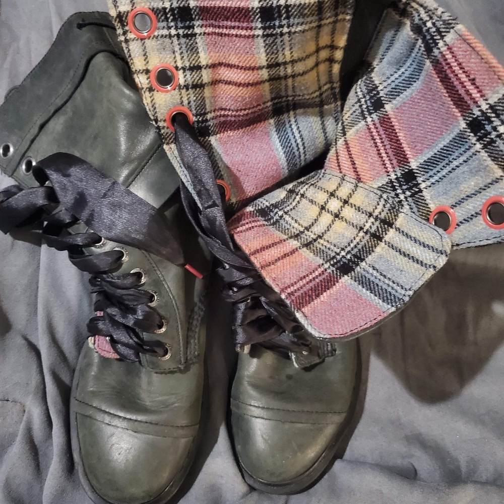 Doc Martin Triumphs Size 8